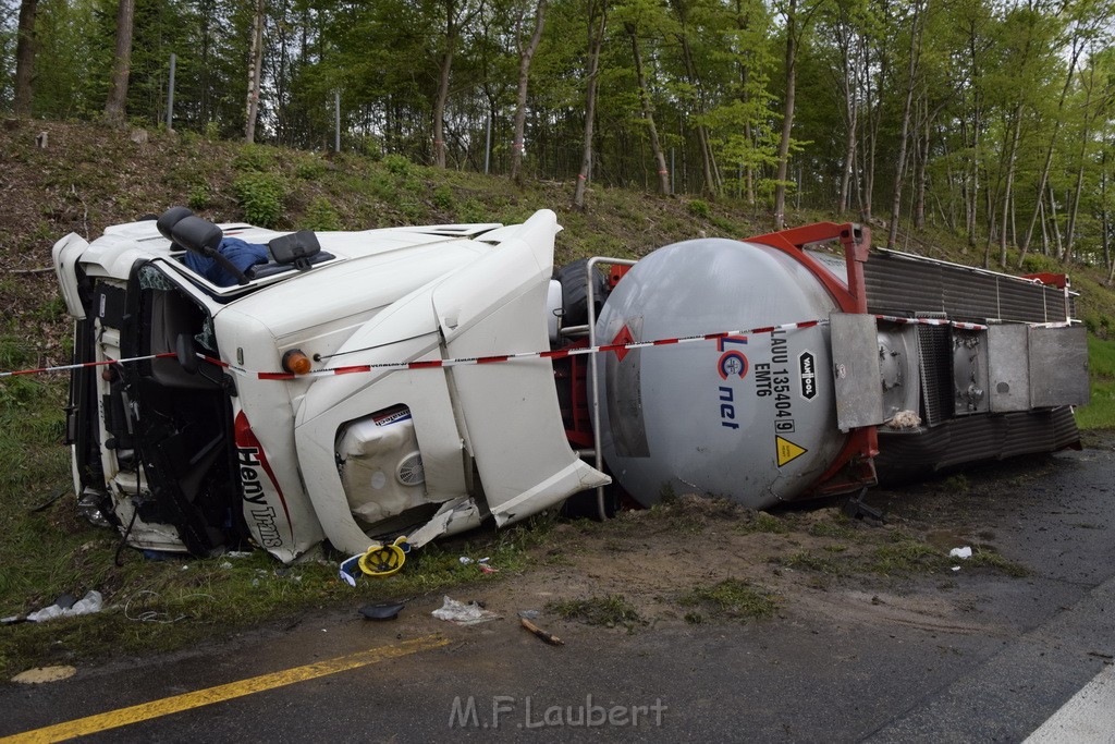 VU Gefahrgut LKW umgestuerzt A 4 Rich Koeln Hoehe AS Gummersbach P264.JPG - Miklos Laubert